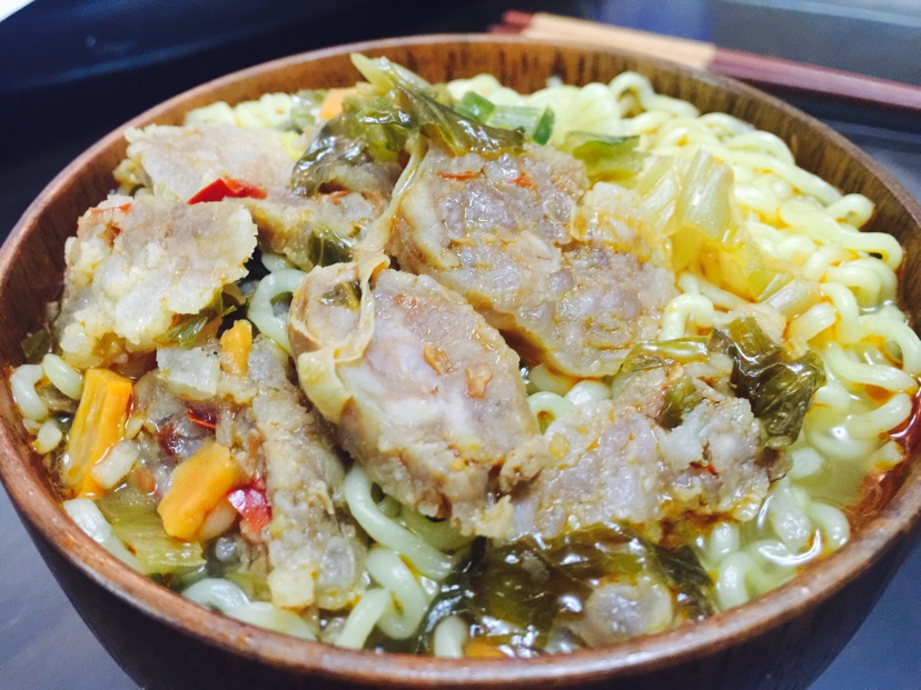 辣味腊肠煮酸辣菜面条汤的做法图解9