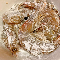 咸蛋黄焗虾的做法图解2