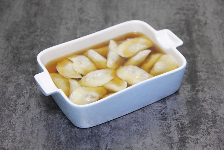 韭菜鸡蛋豆腐粉丝素饺子的做法