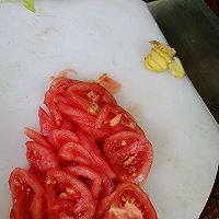 水煮番茄牛肉片的做法图解1