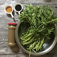 麻汁茼蒿梗的做法图解1
