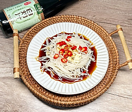 #万物皆可搭#10分钟快手菜低脂餐：白灼金针菇的做法