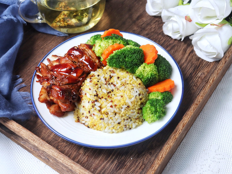 照烧鸡腿杂粮饭的做法