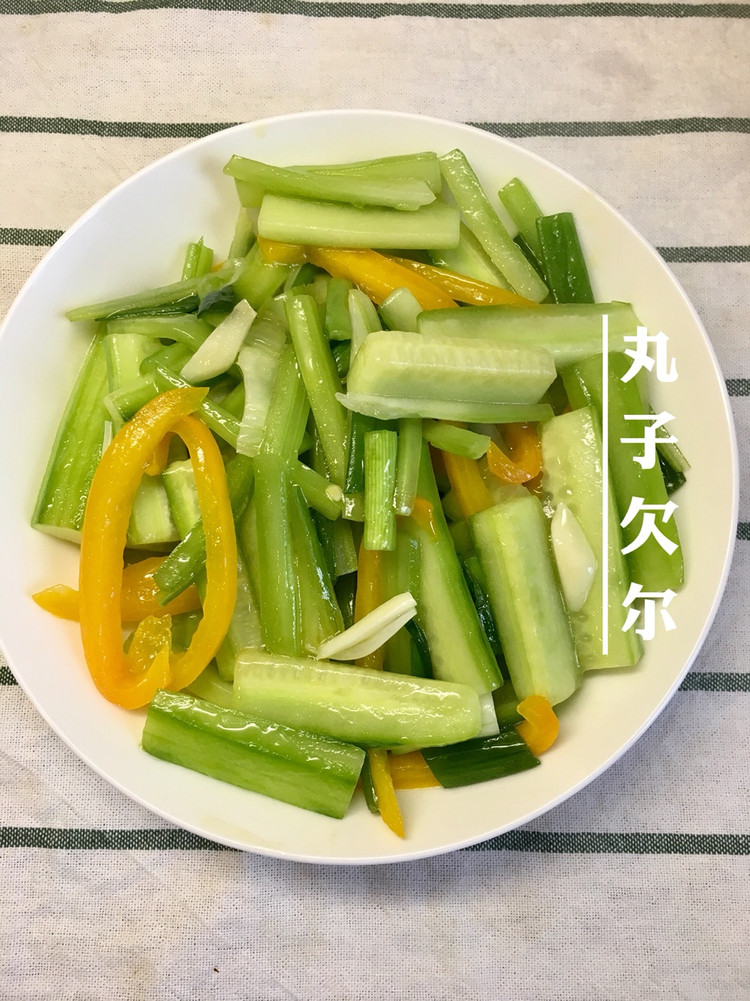 清炒黄瓜&芹菜 | 简单快手的做法