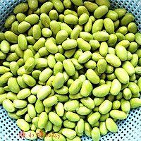 萝卜干炒毛豆的做法图解2