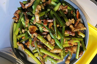 蒜苔炒牛肉丝