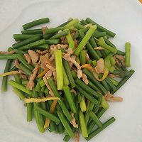 蒜薹炒肉丝的做法图解1