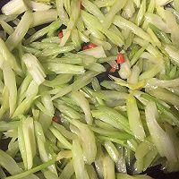 牛肉炒香芹的做法图解4