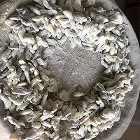 #520，美食撩动TA的心！#粉蒸槐花的做法图解2