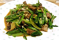 肘子肉炒油麦菜的做法