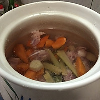 红萝卜马蹄排骨汤的做法图解4