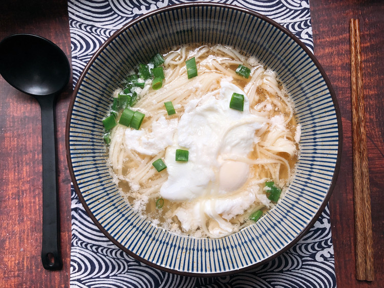 十分钟早餐：一碗热汤面，温暖你的胃的做法