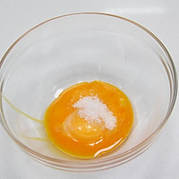 无添加剂，零失败的宝宝零食——蛋黄溶豆的做法图解1