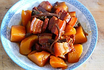 红烧肉炖土豆茶树菇的做法