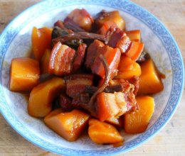 红烧肉炖土豆茶树菇的做法