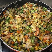 大虾什锦炒饭（3-4人量）的做法图解2