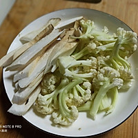 牛肉丝炒花菜的做法图解1