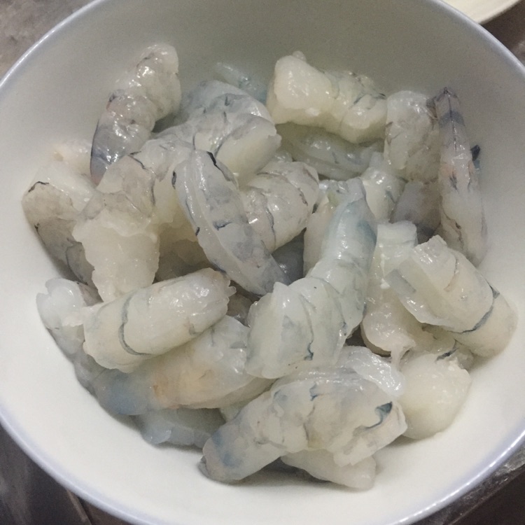 芦笋炒虾仁蟹柳的做法图解2