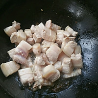 猪肉炖粉条的做法图解1