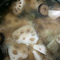 莲藕海带大骨汤的做法图解7