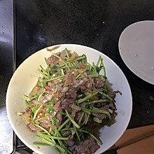 小牛肉炒香菜