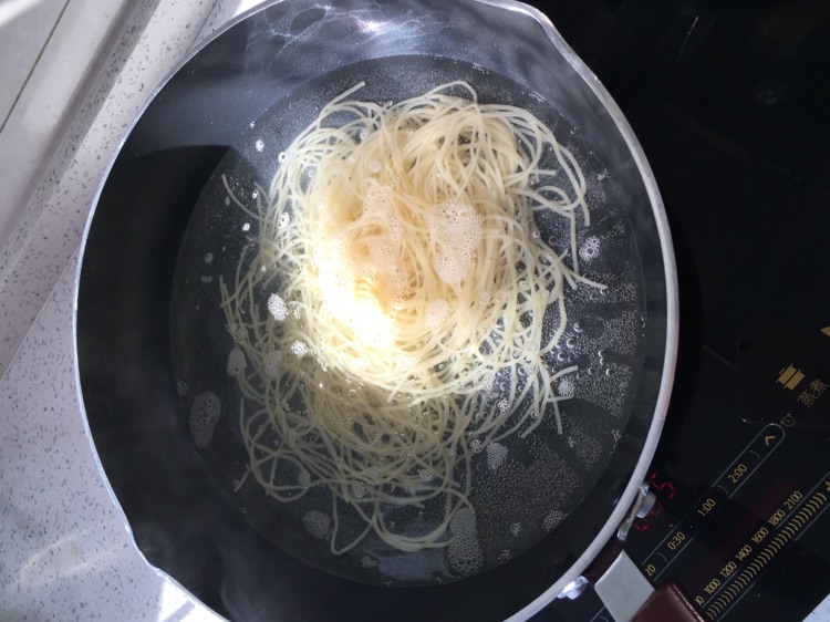 炒冷面的做法图解2