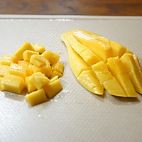 精致早餐：油梨果沙拉配猕猴桃柠檬汁的做法图解3