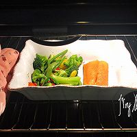 三文鱼配彩蔬 #美味烤箱菜，就等你来做！#的做法图解6