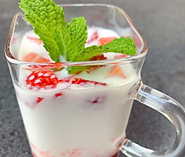 网红草莓牛奶（草莓酱）的做法