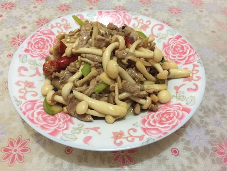 蟹味菇炒肉的做法