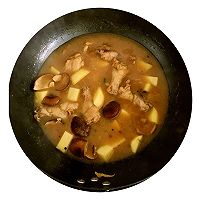 香菇炖鸡翅根土豆的做法图解9