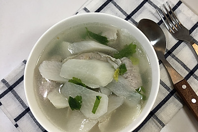 鲜掉眉毛的萝卜丸子汤