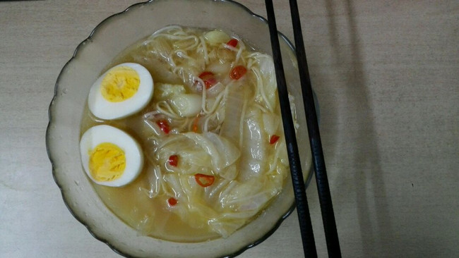 辣白菜鸡蛋汤面的做法