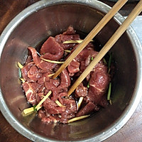 凉拌牛里脊的做法图解1