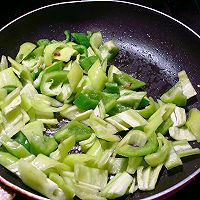 牛肉炒辣椒的做法图解4
