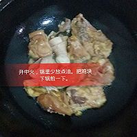 土豆蘑菇炖鸡肉的做法图解3