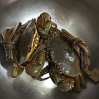 螃蟹瘦肉粥的做法图解2