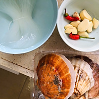 【美味易得】蒜蓉粉丝蒸元贝的做法图解1