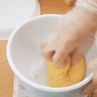 红豆蛋黄酱小面包【宝宝辅食】的做法图解2