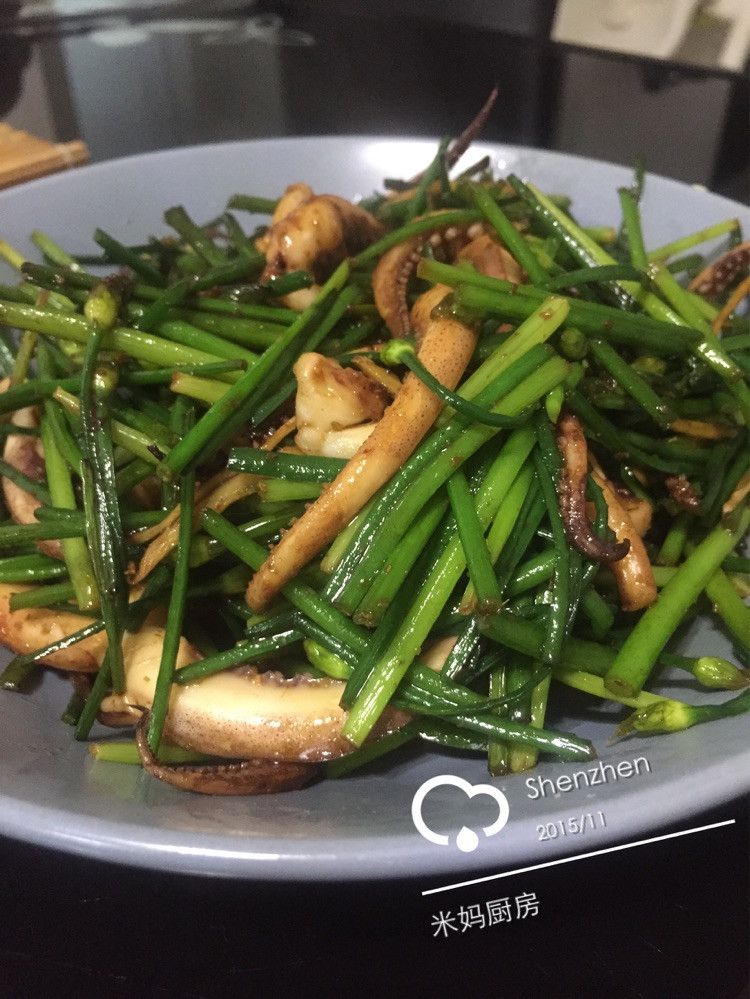 韭菜花酱爆鱿鱼须的做法
