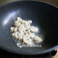 莫家码头：鸡头米清炒滑皮虾虾仁的做法图解2