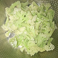 菜花炒虾段的做法图解1