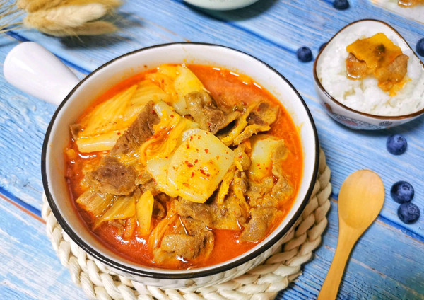 初冬的暖身泡菜肥牛锅