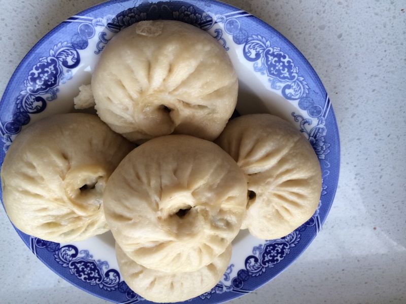 Baozi with sophora flower