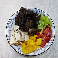 #夏日开胃餐#五彩缤纷炒时蔬的做法图解1