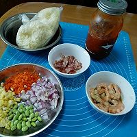 鲜虾腊肠杂蔬披萨的做法图解3