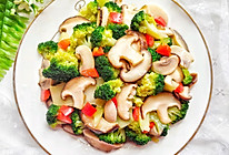 低脂营养⭕健康美味的西兰花炒菌菇的做法