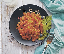 咸蛋黄焗红薯条（家庭版快手菜）#做道懒人菜，轻松享假期#的做法