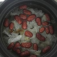 红枣银耳桃胶羹的做法图解3