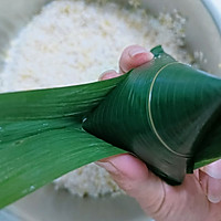 #浓情端午 粽粽有赏#   大黄米糯米蜜枣粽的做法图解7